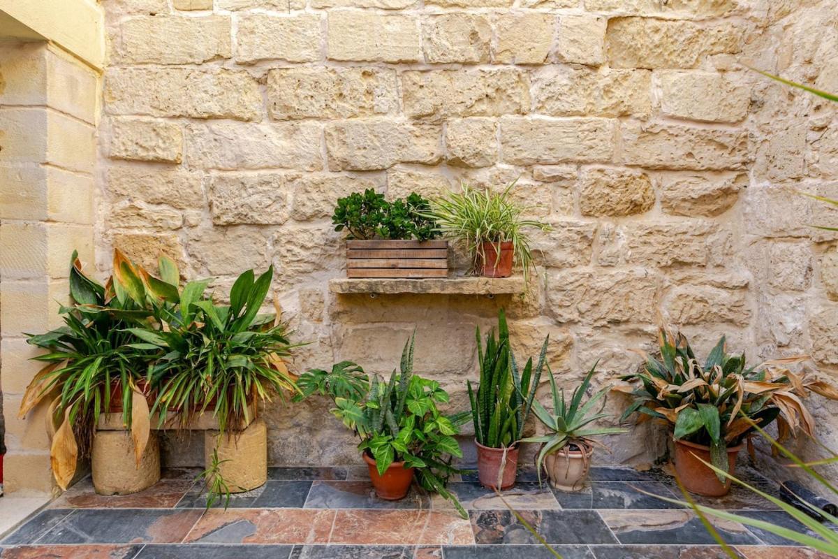 Apartment Traditional Entire Maisonette Close To Airport *