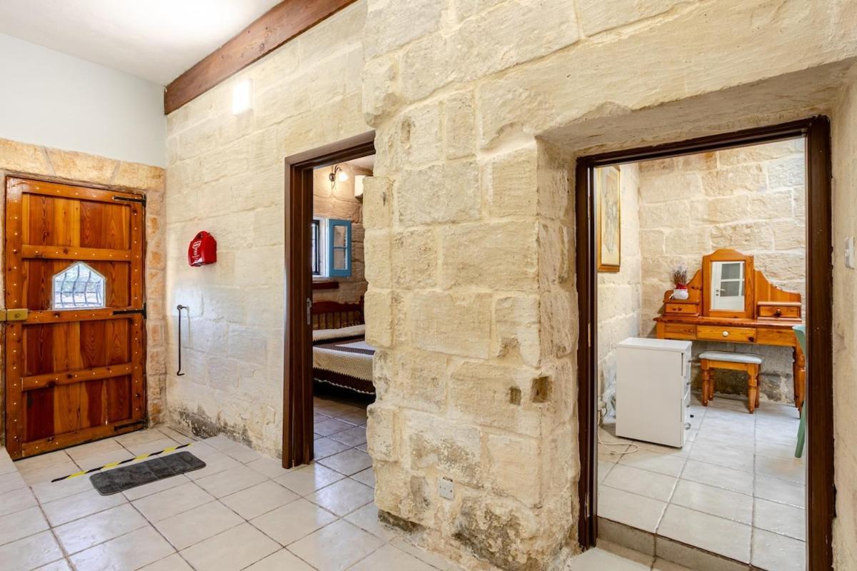 Apartment Traditional Entire Maisonette Close To Airport *